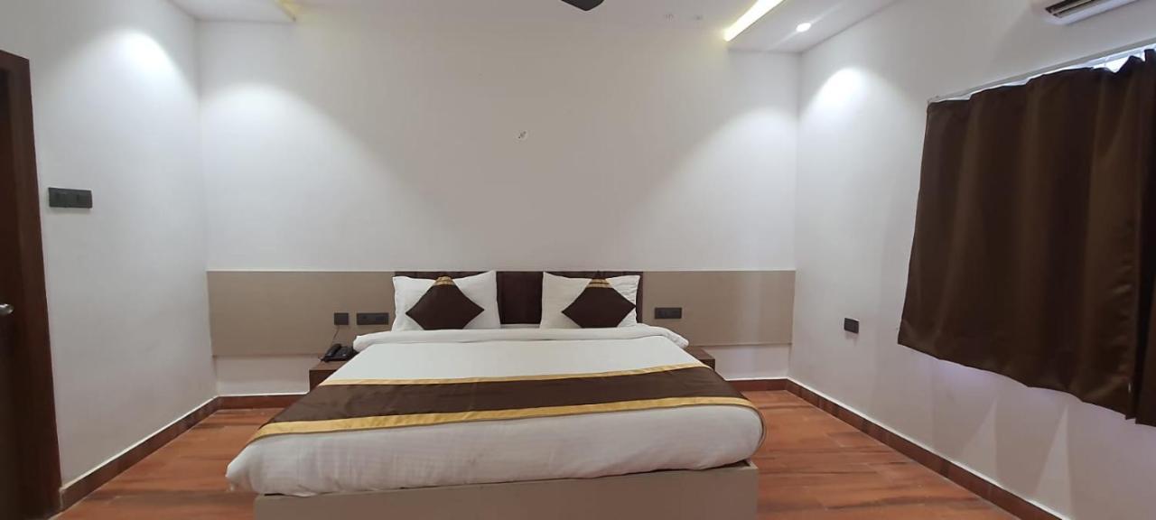 Hotel Citrus Lakhnaú Exteriér fotografie
